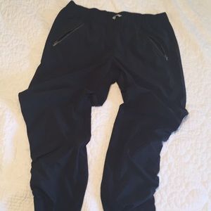 Athleta cropped pants